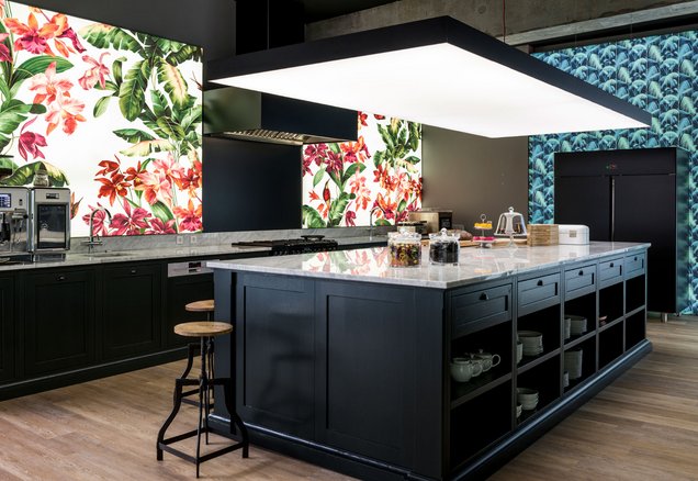 LED-Messewand als Wand- oder Deckengestaltung LED-Messewand als Wand- oder Deckengestaltung